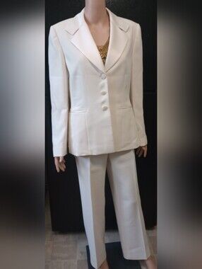 Chic Ivory Women's Blazer and Trousers Set